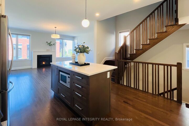 Property Photo: 147 Boundstone Way ON K2T 0M4