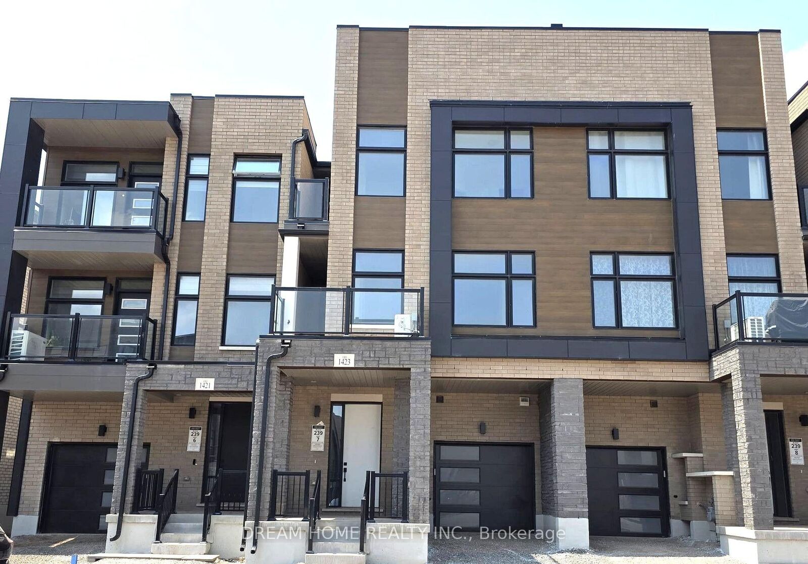 Property Photo:  1423 Courtleigh Trail  ON L6H 7Y8 