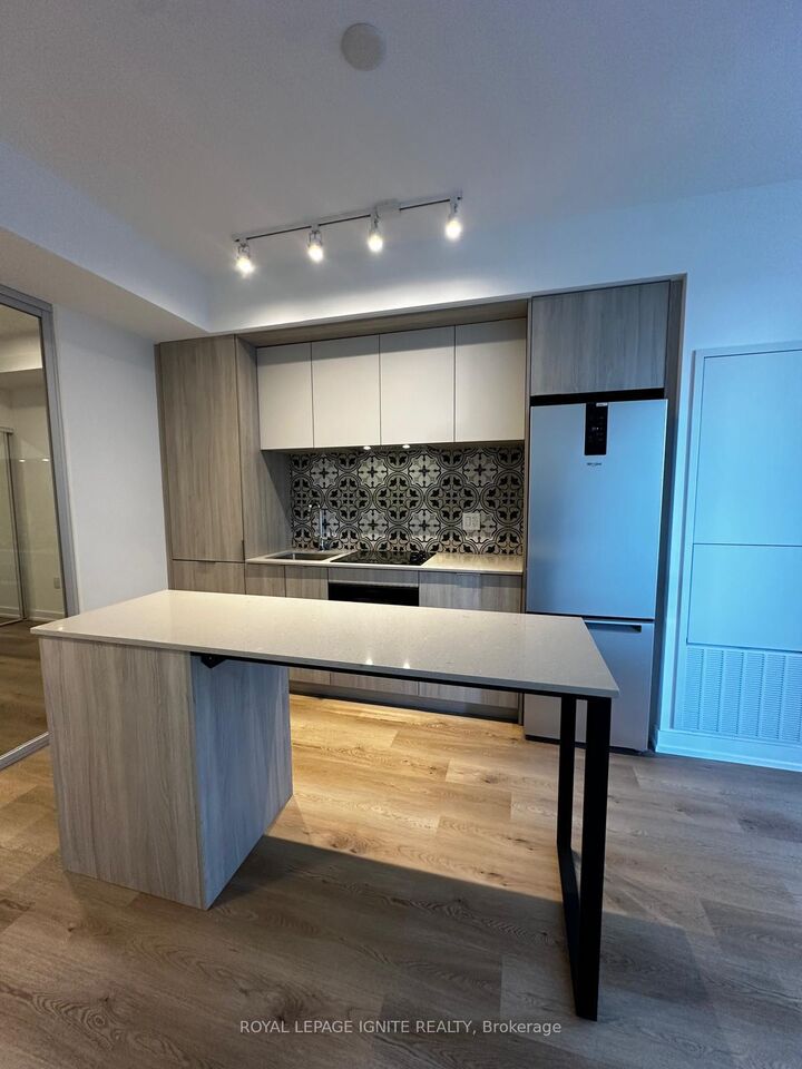 Property Photo:  395 Square One Drive 1307  ON L5B 0P6 
