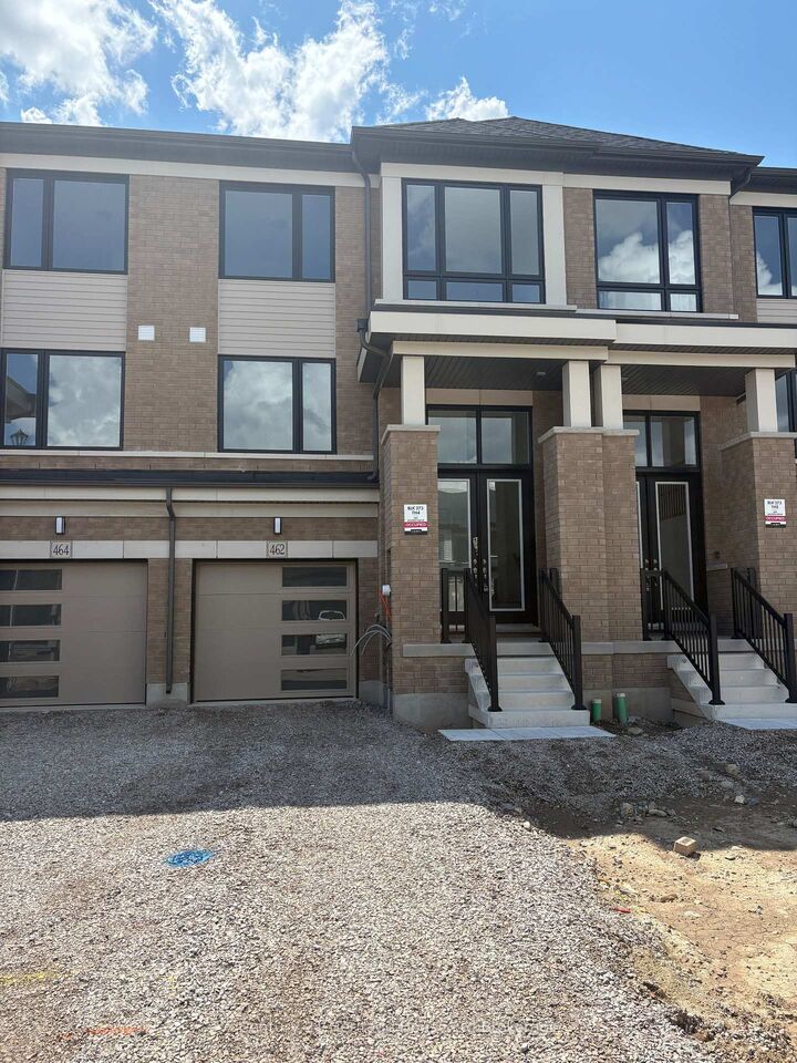 Property Photo:  462 Jack Wilford Way  ON N4S 0G4 