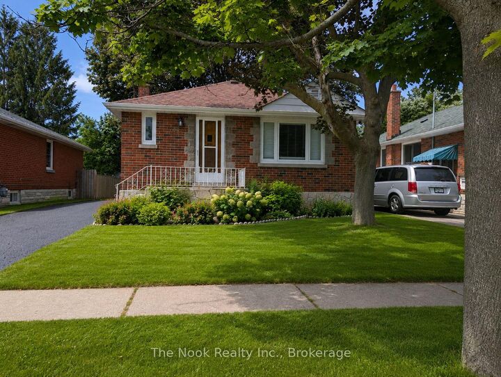 Property Photo: 288 Cadillac Avenue S ON L1H 5Z8