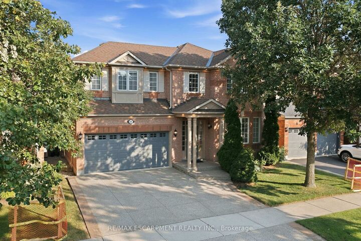 Property Photo: 2241 Glazebrook Circle ON L6M 5B5