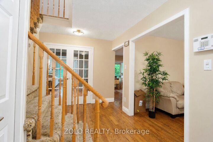 Property Photo:  4084 Rolling Valley Drive  ON L5L 2K8 