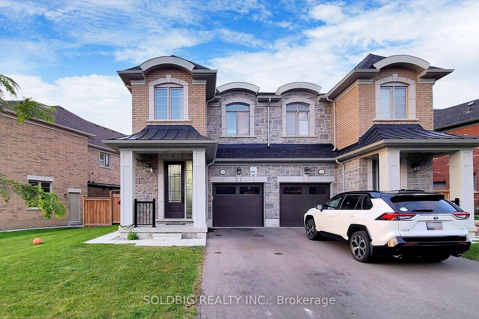 Property Photo: 1265 Chee Chee Landing ON L9E 1L2