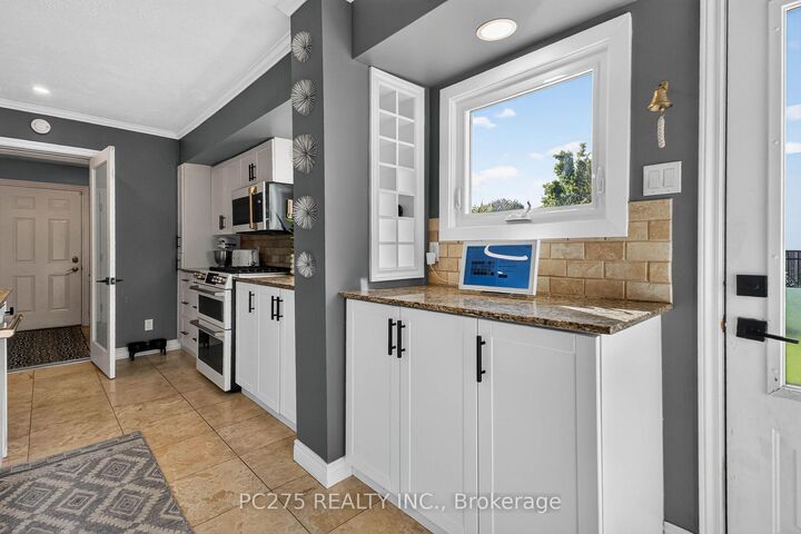 Property Photo:  5 Field Road  ON N6P 1C4 
