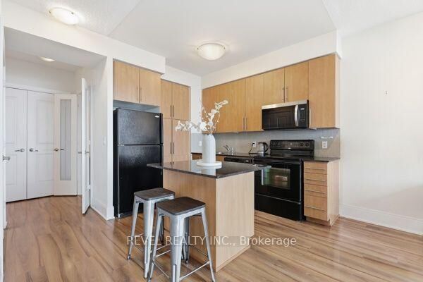 Property Photo: 330 Burnhamthorpe Road W 3101 ON L5B 0E1