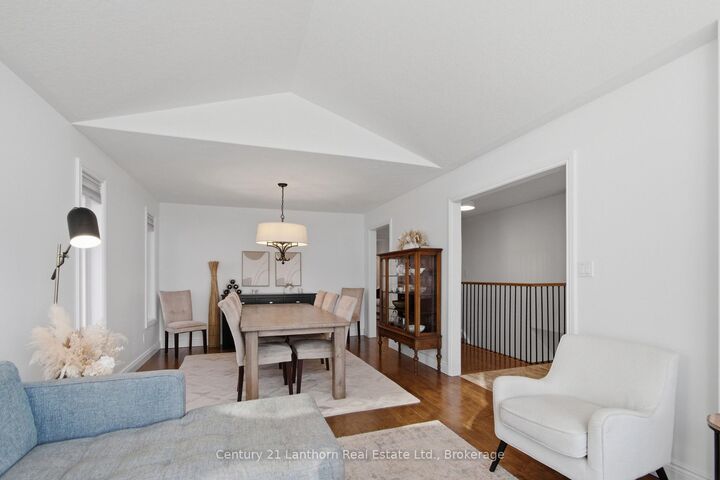 Property Photo:  28 Hickory Grove  ON K8N 5Y1 