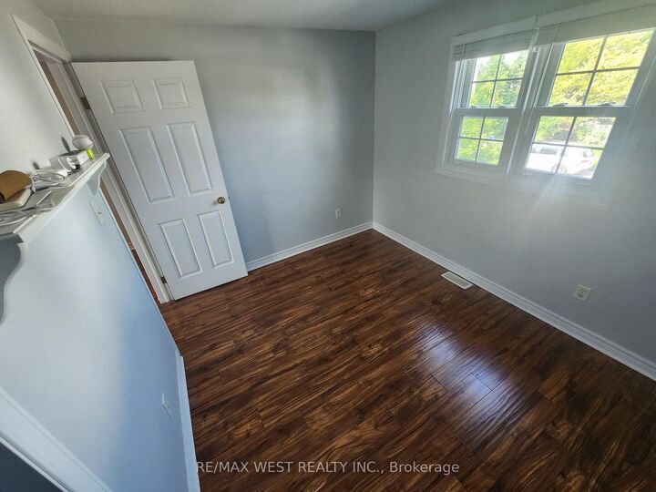 Property Photo:  792 Butternut Avenue  ON N2V 2M3 