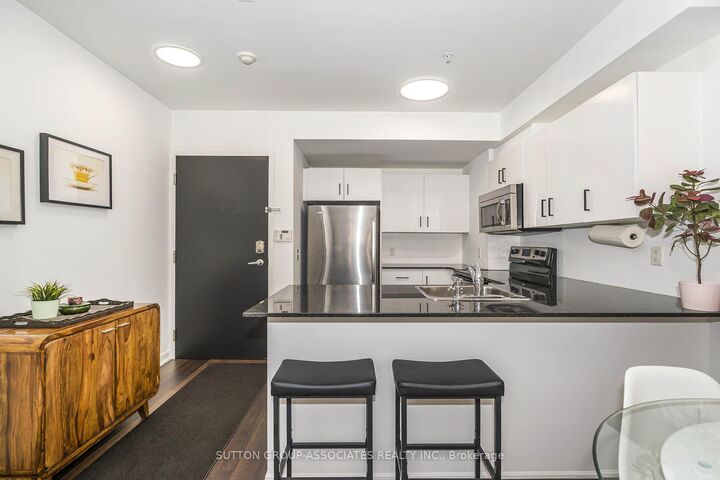 Property Photo: 539 Jarvis Street Ph7 ON M4Y 2H7
