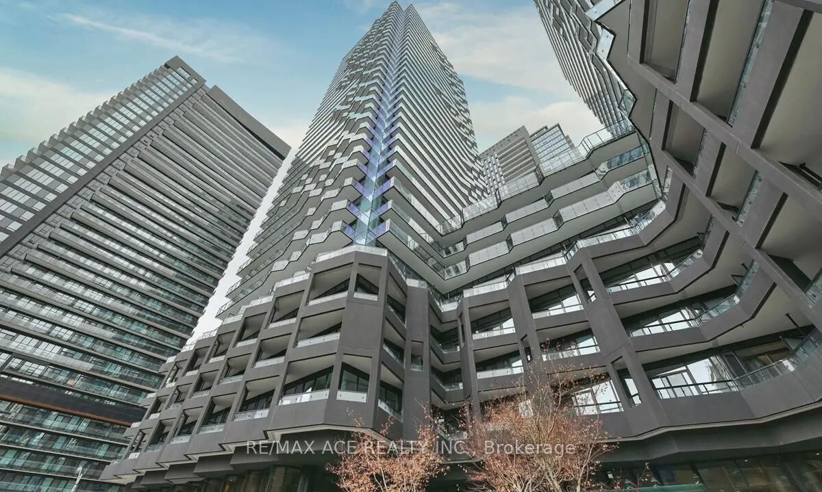 Property Photo: 110 Broadway Avenue 2213 ON M4P 1V7