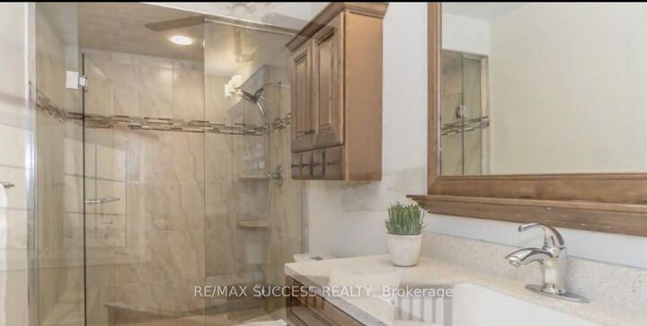 Property Photo: 5847 Summerside Drive ON L5M 6J5