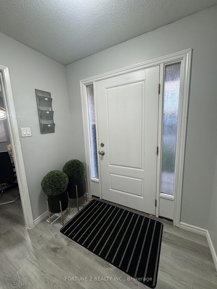 Property Photo: 21 Roberts Crescent ON N2E 1A6
