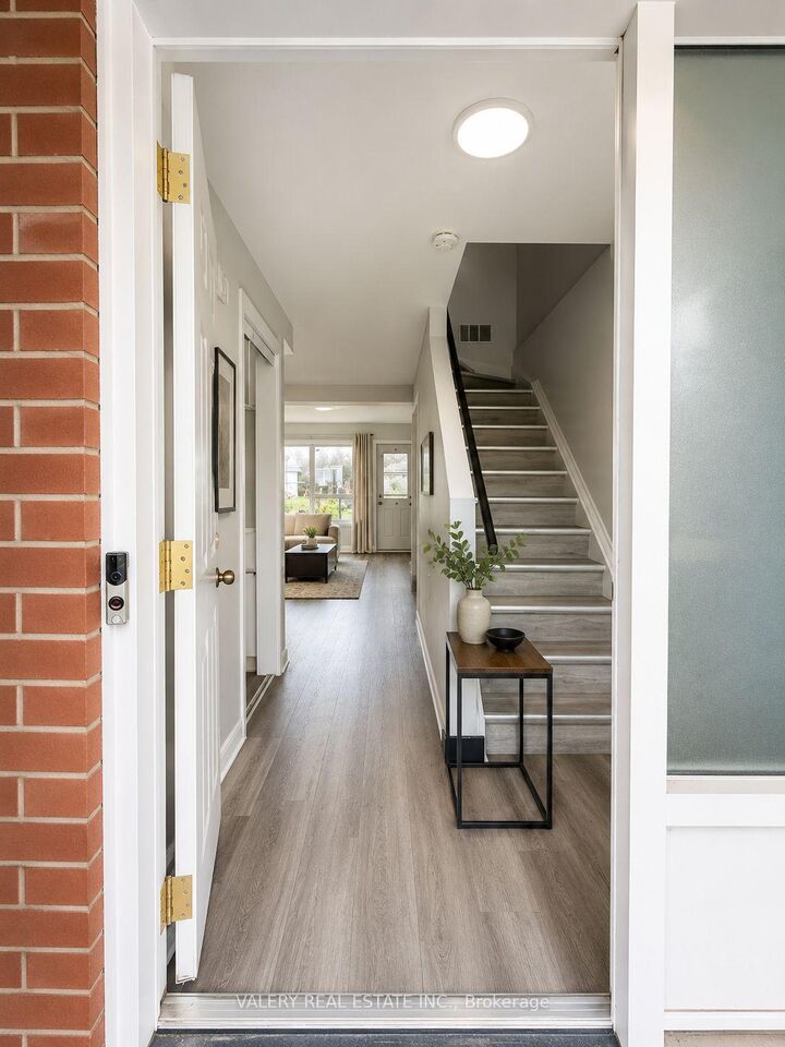 Property Photo:  516 Sunnydale Place  ON N2L 4T1 