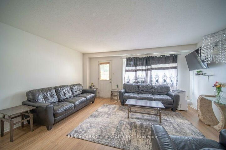 Property Photo:  30 E Sonnet Crescent  ON K2H 8W8 