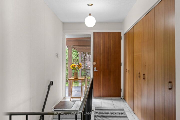 Property Photo: 1380 Marchand Street ON K1B 3N8