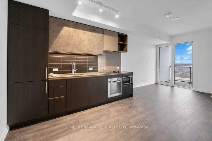 Property Photo:  1000 Portage Parkway 2001  ON L4K 0L1 