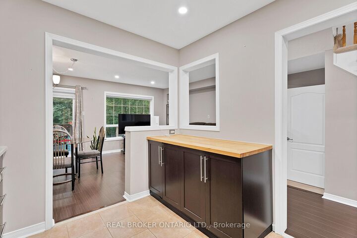 Property Photo: 7360 Zinnia Place 152 ON L5W 2A5