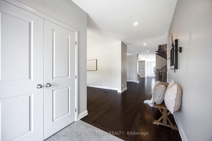 131 Escarpment Crescent — photo 1