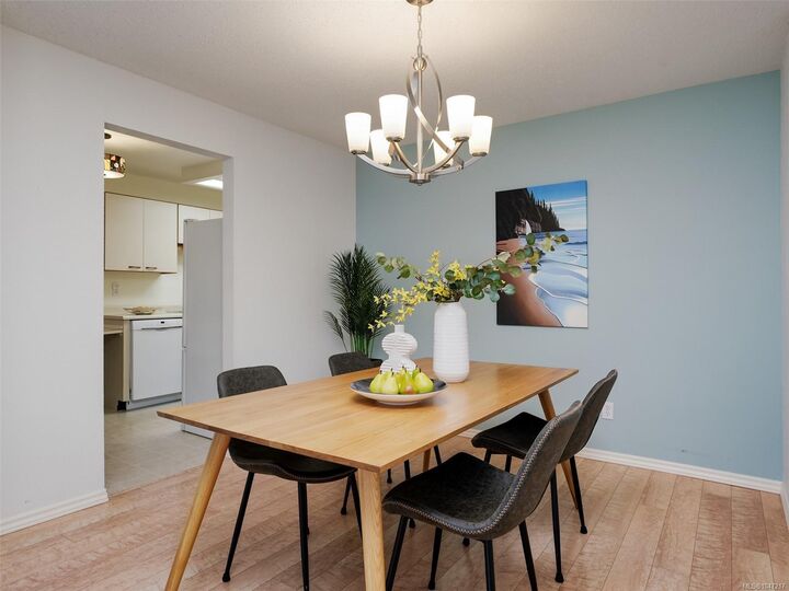 Property Photo: 1120 Fairfield Rd #203 BC V8V 3A7