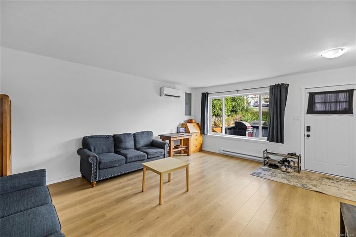 Property Photo: 52 Athletic St BC V9R 5N6