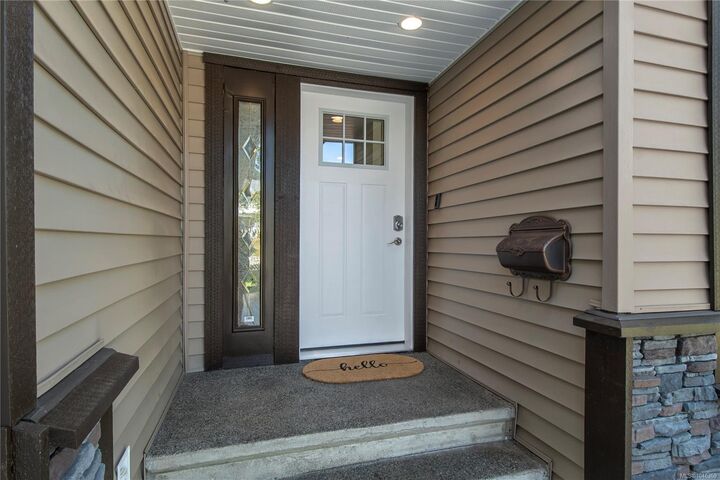 Property Photo: 747 Steenbuck Dr BC V9W 7J9