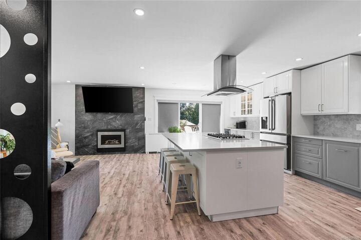Property Photo: 619 Sandra Pl BC V9B 4Y2