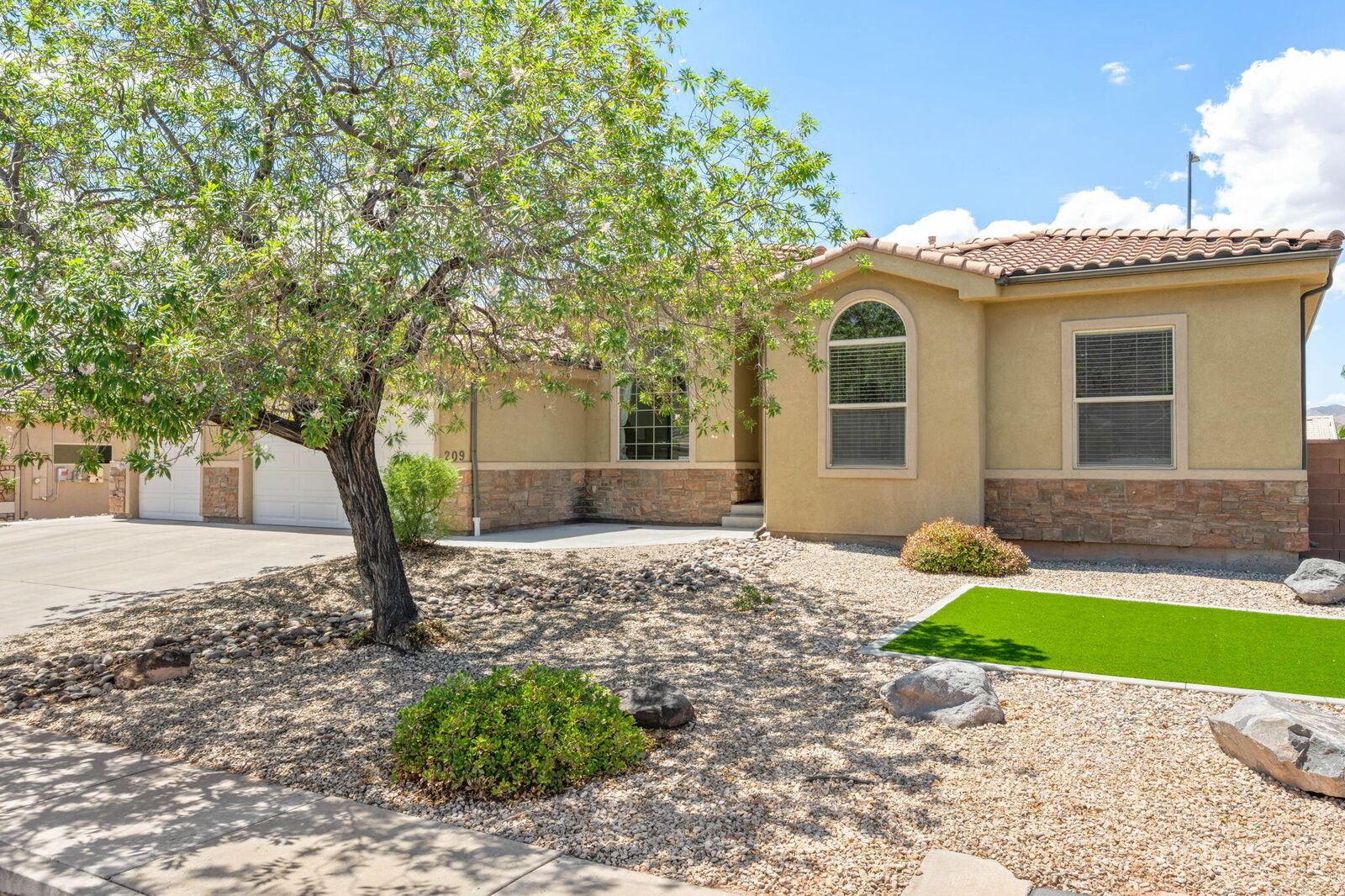 Property Photo: 209 N 1280 St W UT 84770