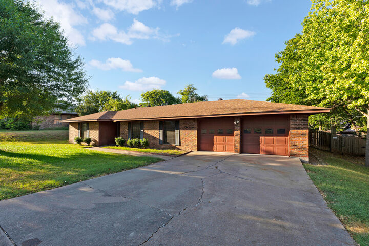 Property Photo:  406 E Upshaw Avenue  TX 76501 