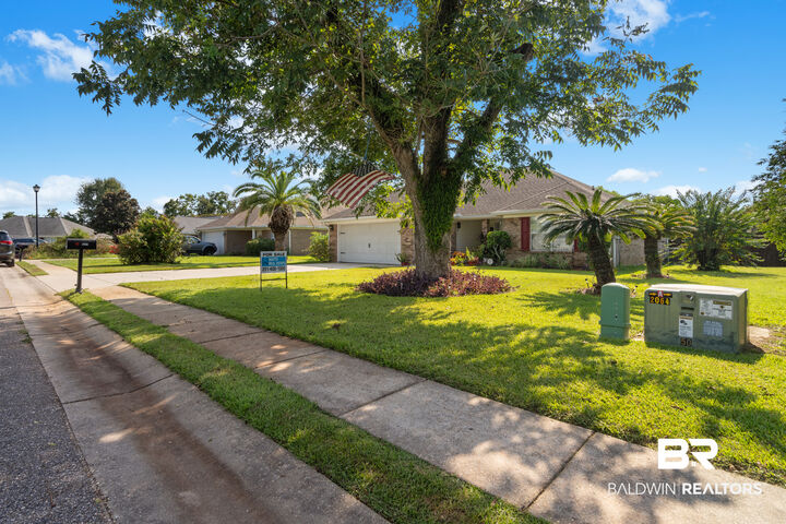 Property Photo: 9297 Brookshire Loop AL 36526