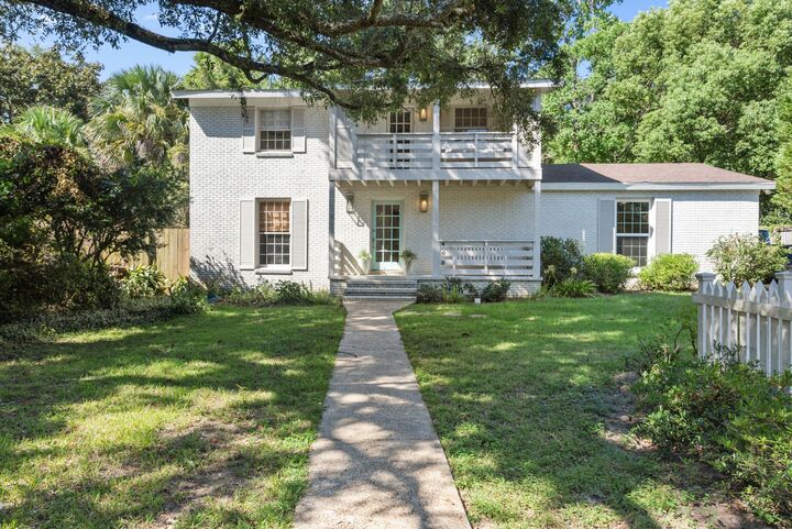 Property Photo: 405 Fairwood Blvd AL 36532