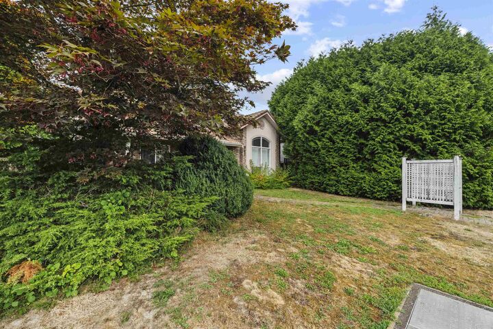 Photo de la propriété: 887 Riverside Drive BC V3B 7T6