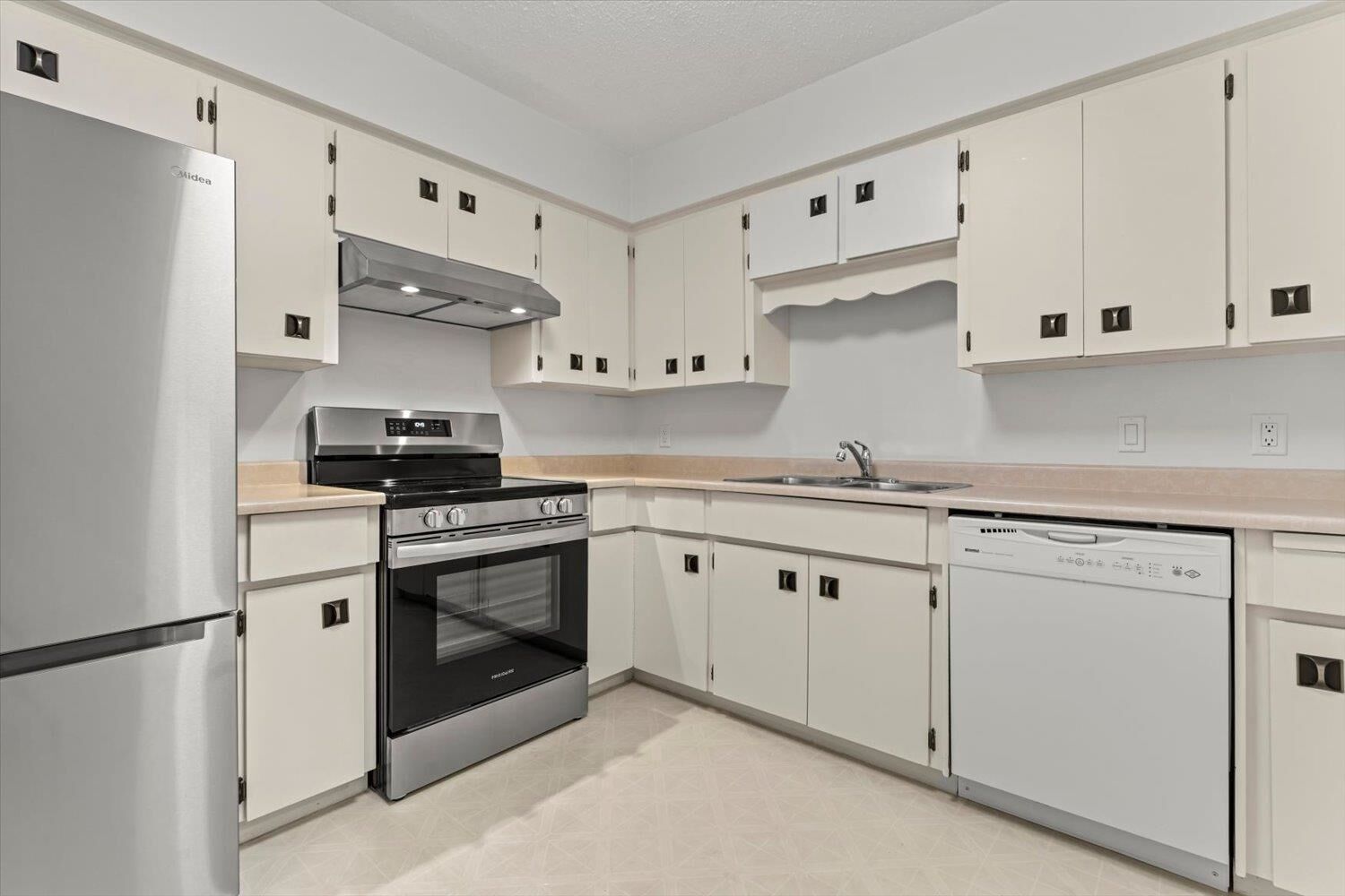 Property Photo:  32885 George Ferguson Way 104  BC V2S 7X1 