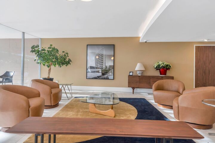 Property Photo:  2135 Argyle Avenue 502  BC V7V 1A5 