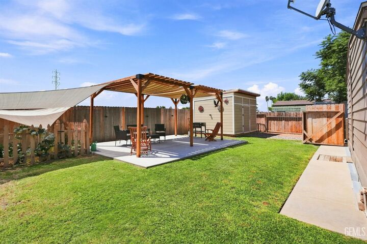 Property Photo: 142 Set Lane CA 93308