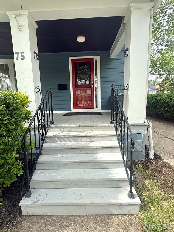 Property Photo:  75 W Hazeltine Avenue  NY 14217 