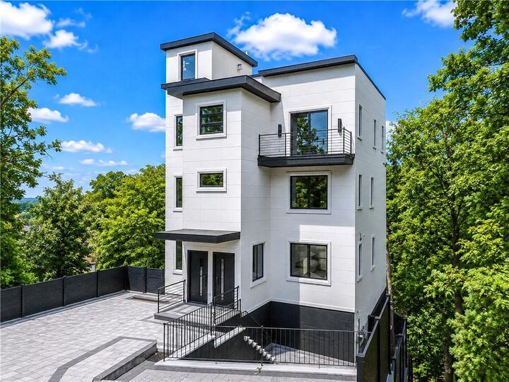 Property Photo:  20 Creston Place  NY 10304 
