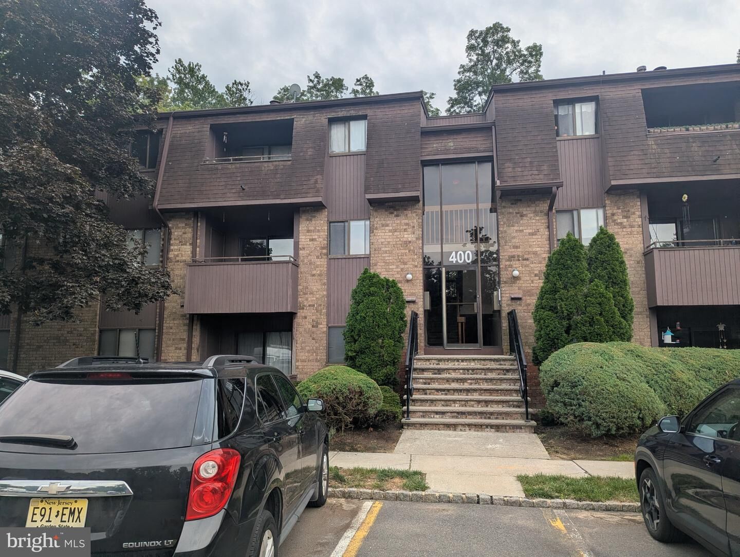Property Photo:  422 Wood Mill Drive  NJ 08512 