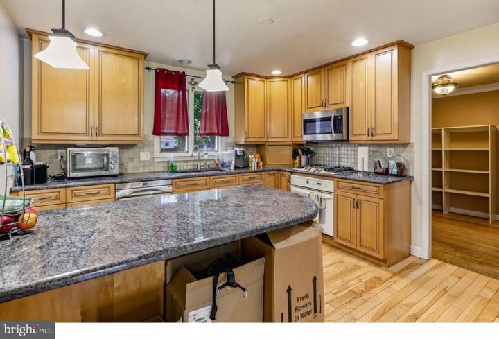Property Photo:  914 Schuyler Place  NJ 08012 
