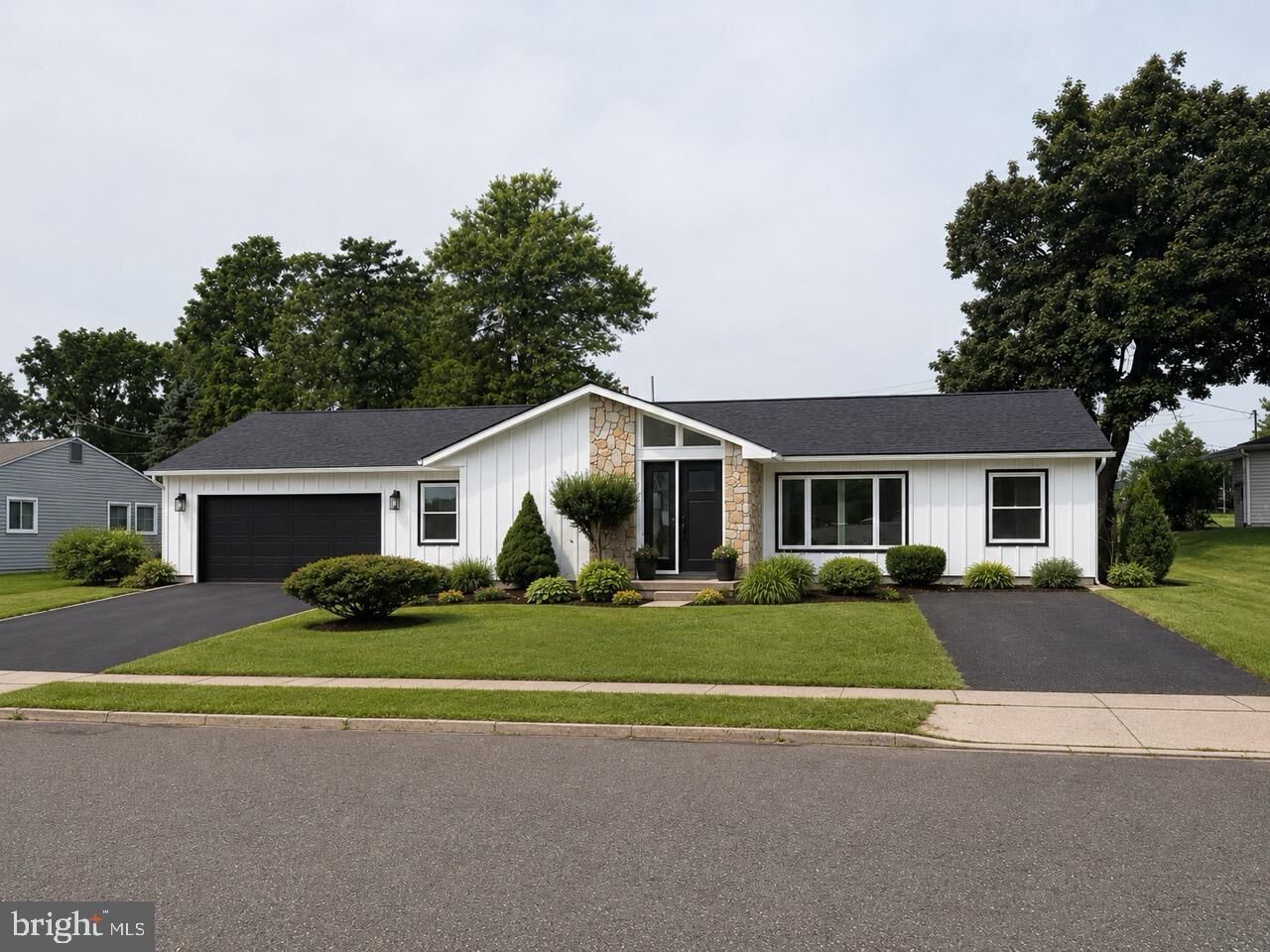 Property Photo:  521 Parkway Drive  PA 19030 