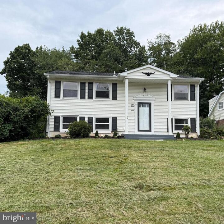Property Photo: 4401 Kentmore Drive VA 22193