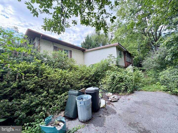 Property Photo:  527 Walnut Street  PA 17043 