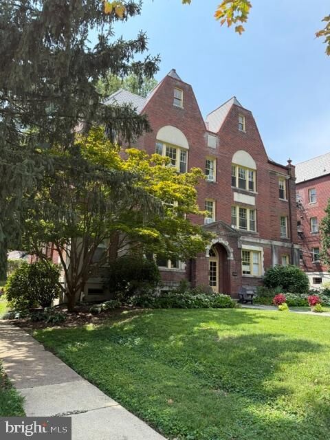 Property Photo:  3020 Porter Street NW 301  DC 20008 