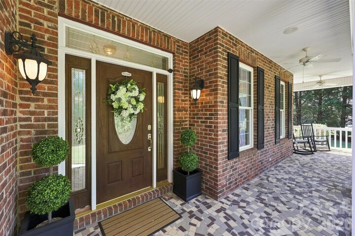 Property Photo: 2290 Northview Harbour Drive NC 28673