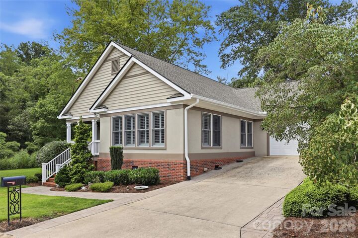 Property Photo: 18 Creekside Way NC 28804