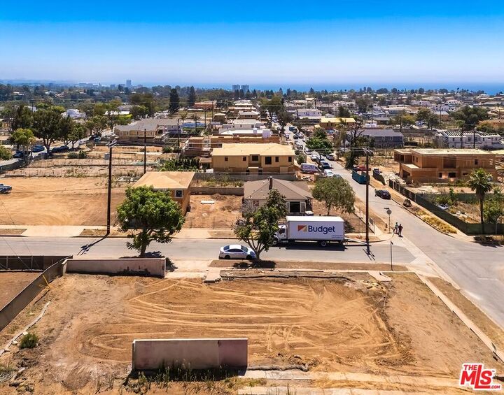 Property Photo:  1000 Iliff St  CA 90272 