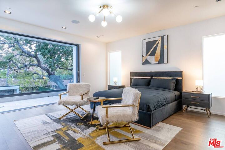 Property Photo: 11246 Kling St CA 91602