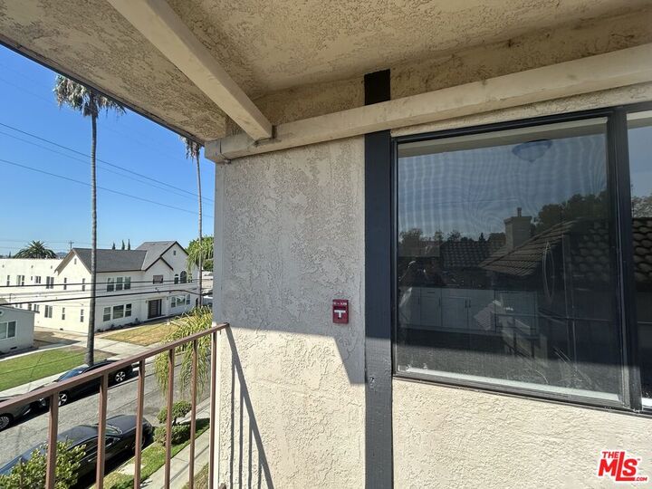 Property Photo:  701 E Raleigh St, Unit 4  CA 91205 