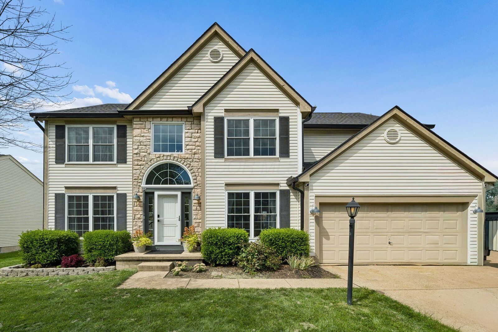 Property Photo: 7382 Clancy Way OH 43082