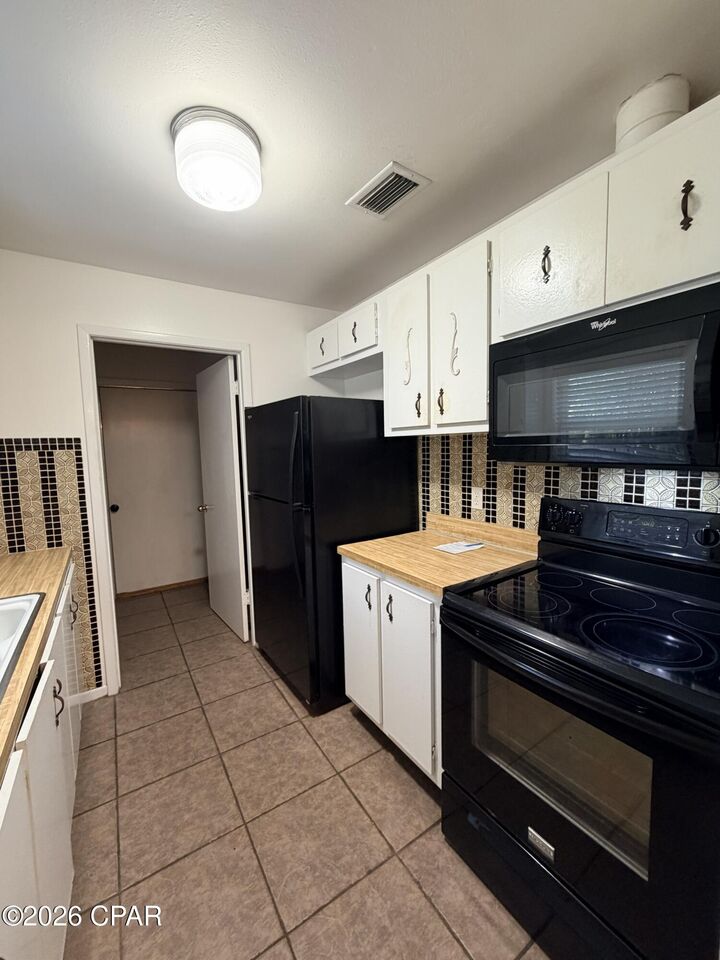 Property Photo: 1995 Ambassador Court FL 32428