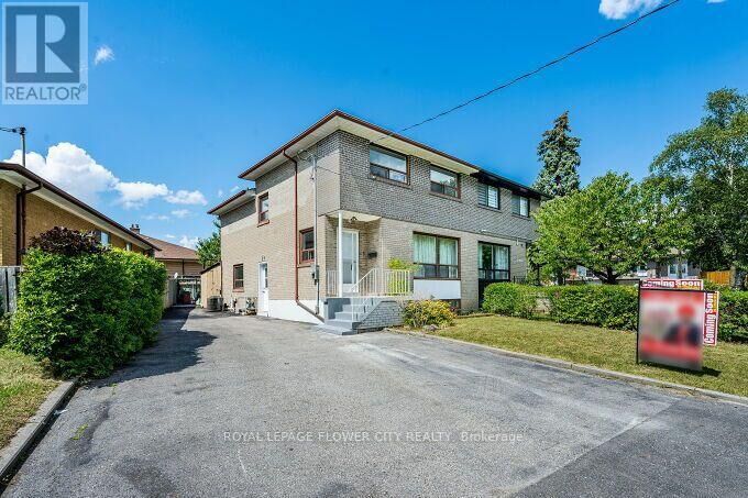 Property Photo:  3 Clayhall Crescent  ON M3J 1W5 